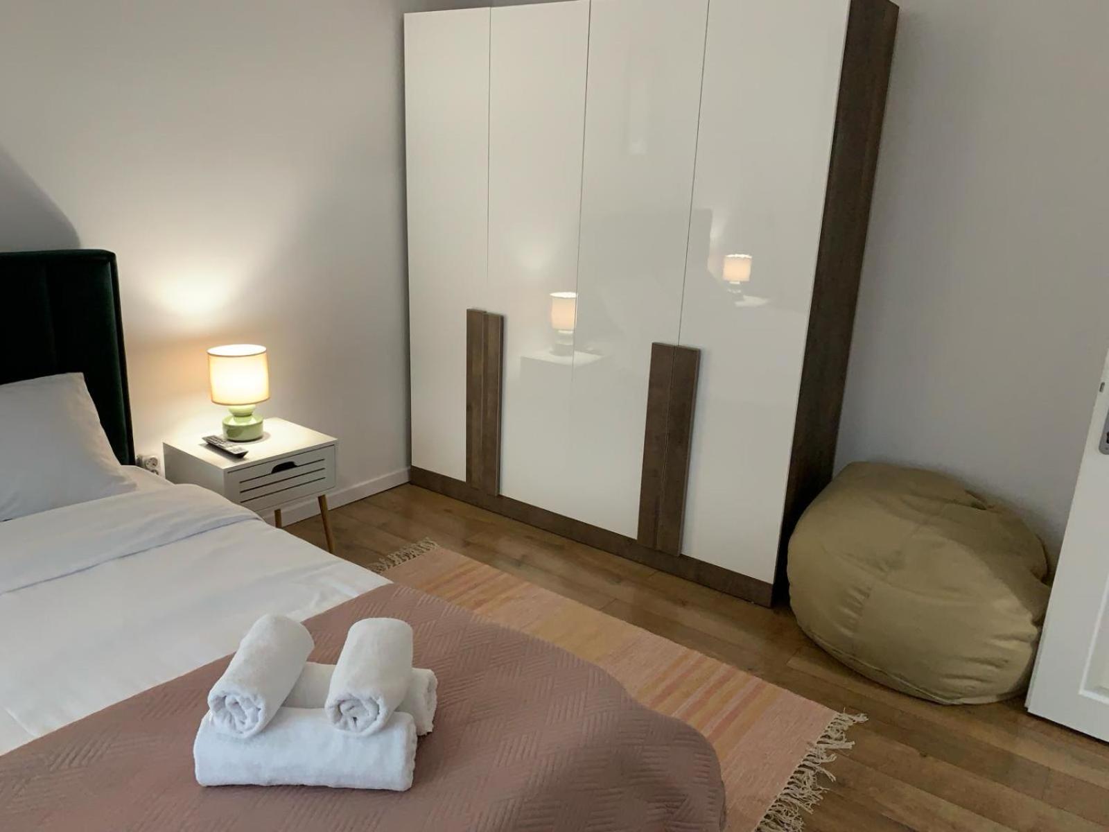 Iris Apartment *