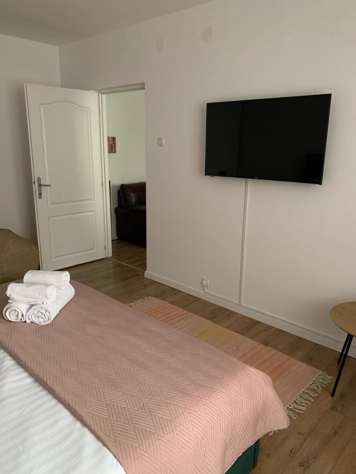 Iris Apartment *